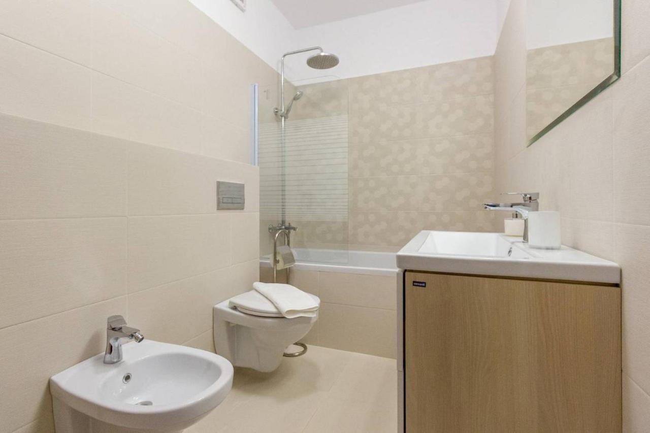 קלוז'-נאפוקה Spacious And Quiet 2 Bedroom Apartment מראה חיצוני תמונה